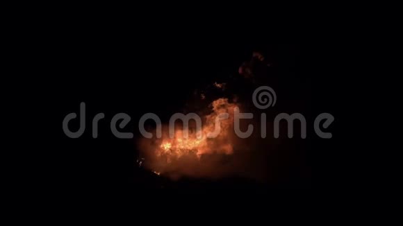 黑色背景上燃烧的动画火焰视频的预览图