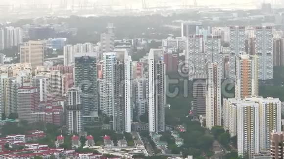 上午新加坡金融大厦的高视角景观视频的预览图