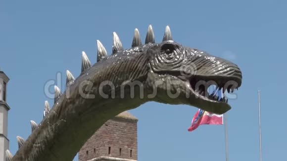 迪诺公园头颈部的真实复焦恐龙视频的预览图