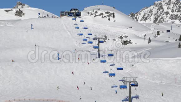 奥贝陶恩空中滑雪斜坡滑雪者视频的预览图