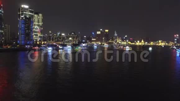 中国上海黄浦江风景区旅游船黄昏航拍视频的预览图
