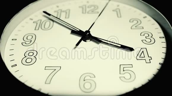 反向老式时钟时间推移时间传递概念模拟时钟运动视频的预览图