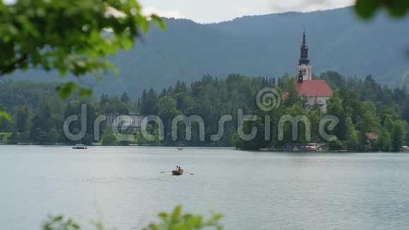 夏季在斯洛文尼亚的布莱德湖自然地标旅行视频的预览图