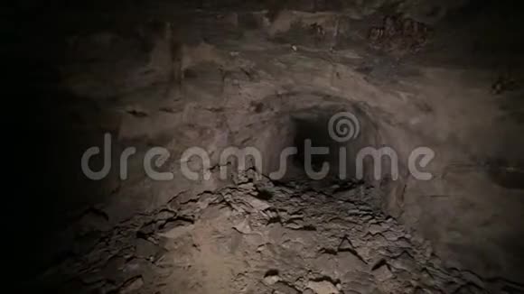 速学人工溶洞暗洞地下开挖提取金属和岩石的老板视频的预览图