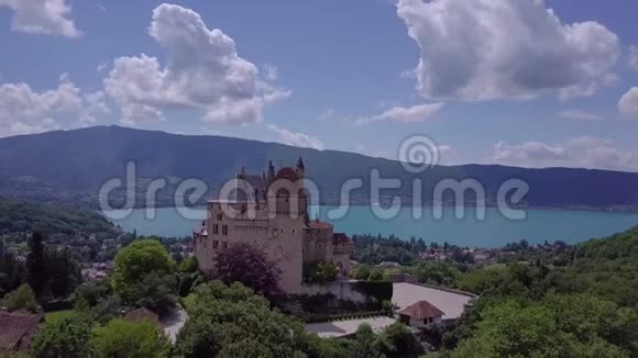 法国安纳西湖和城堡鸟瞰图视频的预览图