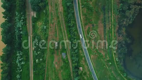 鸟瞰乡村景观公路交通和铁路轨道在一边视频的预览图