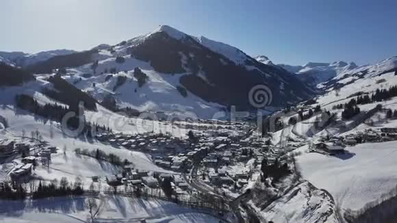 萨尔巴赫汉特格尔姆滑雪场鸟瞰图视频的预览图