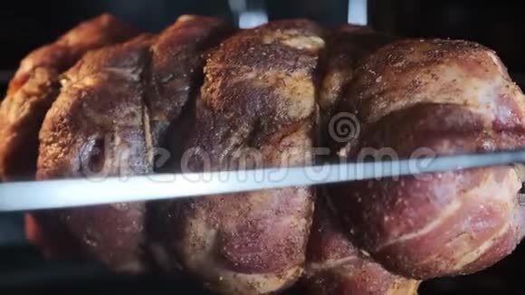 波克西隆烤肉肉是在热对流炉里用唾沫烤出来的视频的预览图