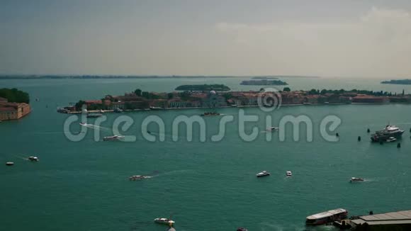威尼斯船只的俯视图视频的预览图