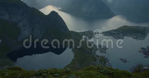 从洛福顿雷恩布林根山的倾斜射击视频的预览图