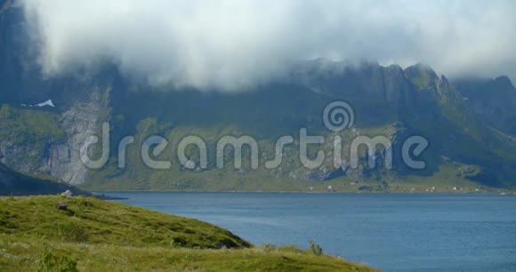 洛福顿雷恩静态拍摄北欧峡湾视频的预览图