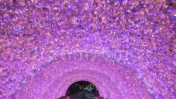 莫斯科大街上的空粉色隧道视频的预览图