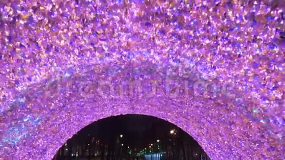 莫斯科大街上的空粉色隧道视频的预览图