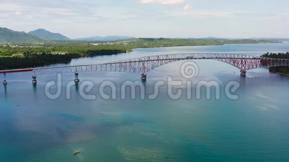 圣胡尼科大桥菲律宾最长的大桥两岛之间的公路桥俯视视频的预览图