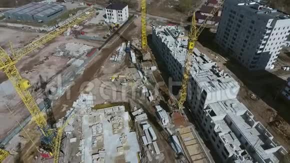 工业区大型建筑工地高空作业视频的预览图