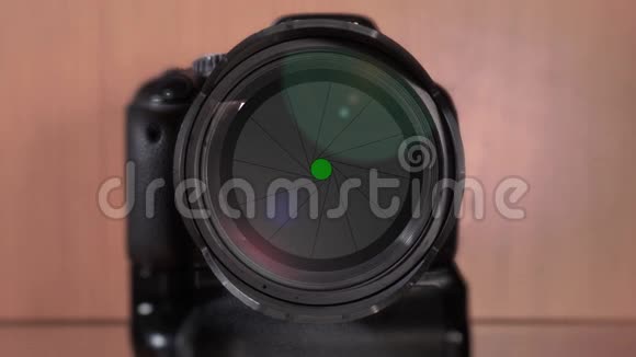 相机镜头中的绿色屏幕过渡视频的预览图