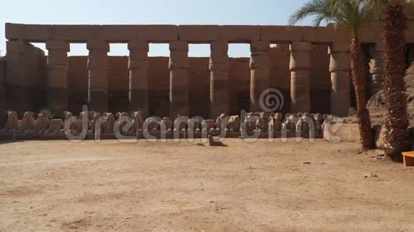 卢克索的卡尔纳克神庙古埃及诸神供奉的一整座庙宇视频的预览图