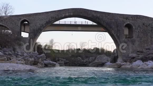 阿尔巴尼亚什科达的老Mes桥视频的预览图