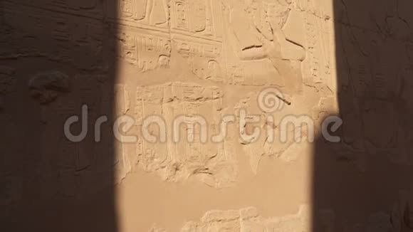 卢克索卡尔纳克神庙的壁画视频的预览图