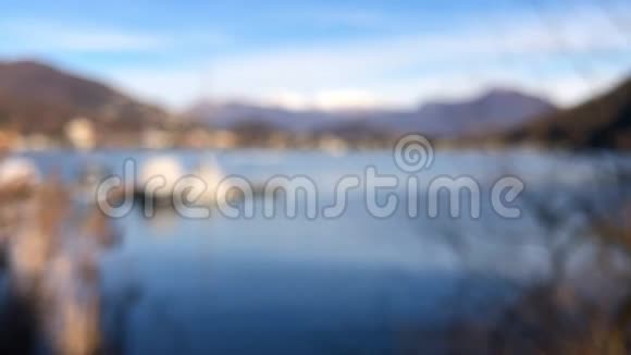 卢加诺湖和瑞士阿尔卑斯山的景观在拉韦纳庞特特里萨改变焦点视频的预览图