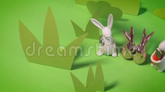 美丽的绿色春天背景与复活节兔子视频的预览图