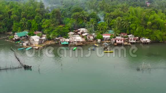 渔村和高跷上的房子卢松菲律宾视频的预览图