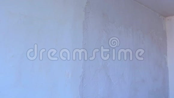 腻子墙面与石膏对齐翻新建筑工程和大修视频的预览图