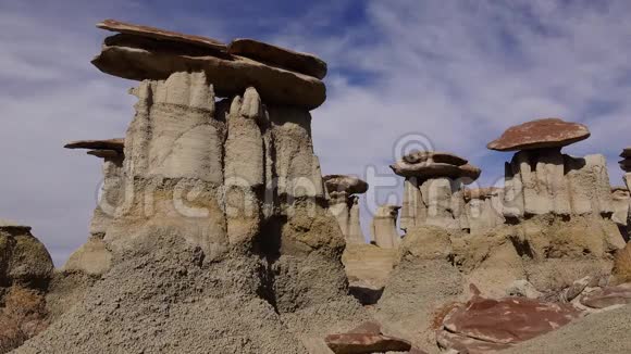 新墨西哥州荒野研究区AhslepahWash的岩层视频的预览图