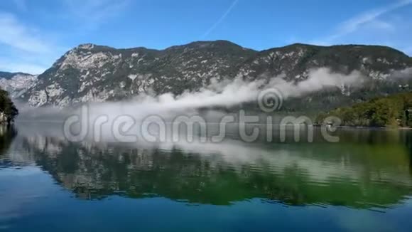 在斯洛文尼亚的Bohinj湖的风景如画夏日风景视频的预览图