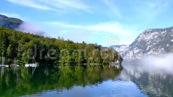 在斯洛文尼亚的Bohinj湖的风景如画夏日风景视频的预览图