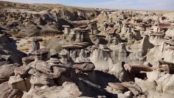 阿希施勒巴荒野研究区侵蚀形成的奇怪砂岩地层视频的预览图
