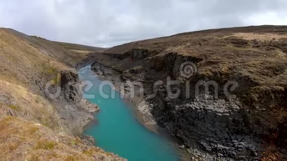 冰岛火山玄武岩峡谷视频的预览图