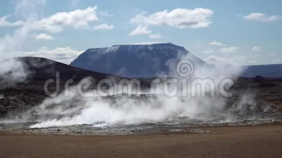 冰岛HverirMyvatn地热区视频的预览图