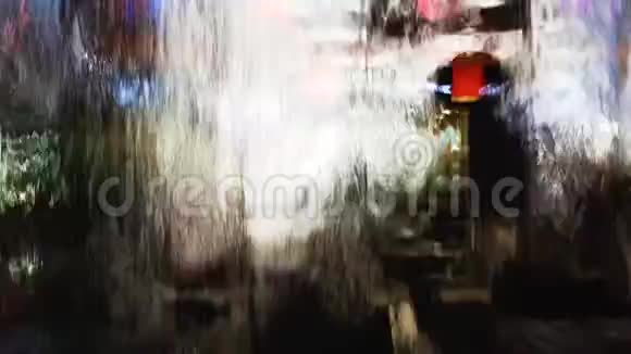 水幕视频广告和电影的元素很容易使用水从玻璃墙上流下来没有人视频的预览图