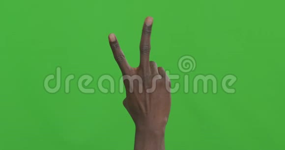 非洲男性的手势拇指向上乞求和恳求视频的预览图