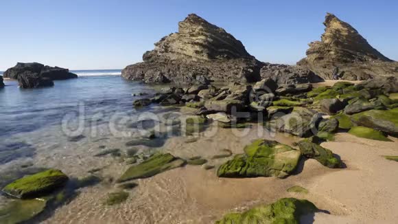 葡萄牙与大西洋的普拉亚达萨莫科奇拉海滩视频的预览图
