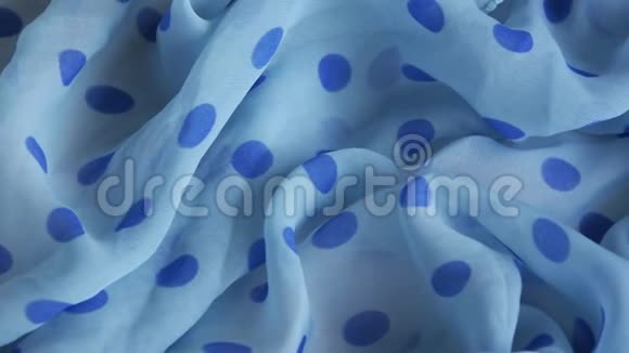 蓝色五颜六色的折叠布传统面料的作物景观视频的预览图