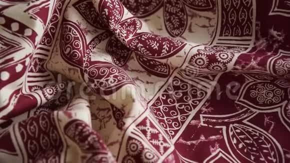 折叠的彩色布传统面料的作物景观视频的预览图