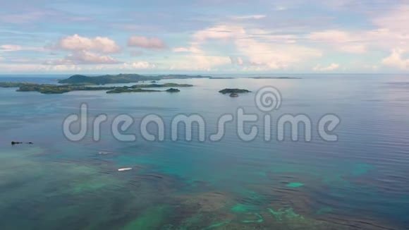 清晨带岛屿海景鸟瞰巴拿马群岛菲律宾视频的预览图