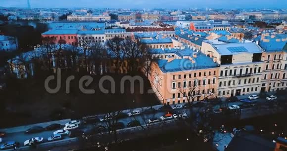 老式的欧洲建筑和外墙在俄罗斯圣彼得堡欧洲古砖鸟瞰图视频的预览图