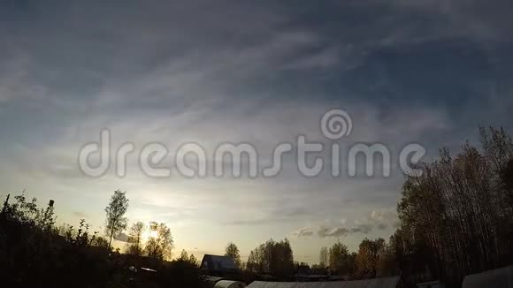 秋天的日落时间视频的预览图