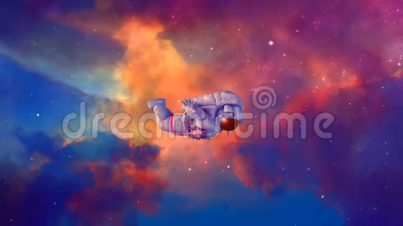 太空人在生动的云层中视频的预览图