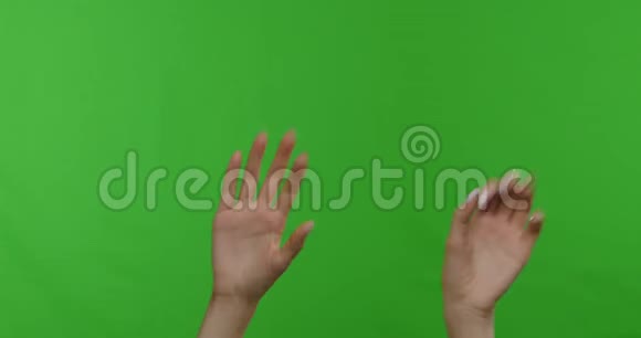 女人的手在挥动着在跳舞手指着音乐节奏视频的预览图