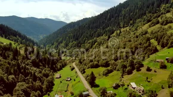 喀尔巴阡山风景秀丽的乡村景观视频的预览图