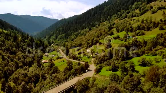 夏季山地乡村景观视频的预览图