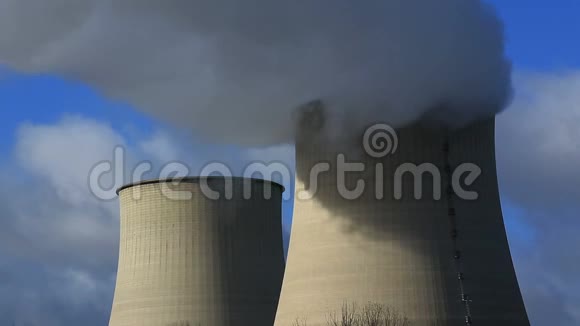 法国瓦勒德卢瓦尔中心Cher的贝尔维尔苏尔核电站视频的预览图