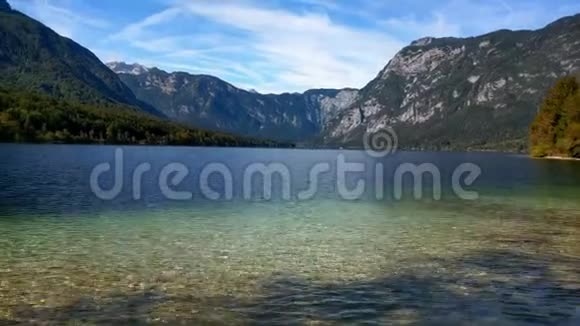 斯洛文尼亚博欣吉湖的秋季季节视频的预览图