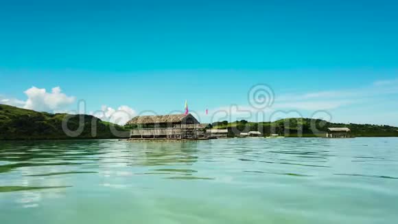 卡拉莫恩群岛的曼拉维桑德巴尔浮动别墅视频的预览图