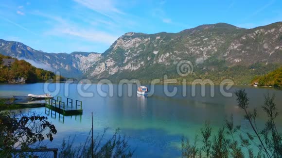 在斯洛文尼亚的Bohinj湖的风景如画夏日风景视频的预览图