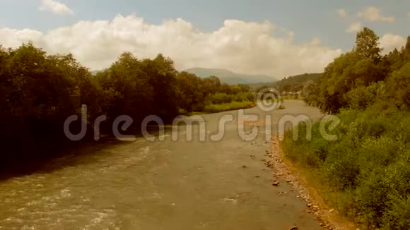 喀尔巴阡山脉的山河美景视频的预览图